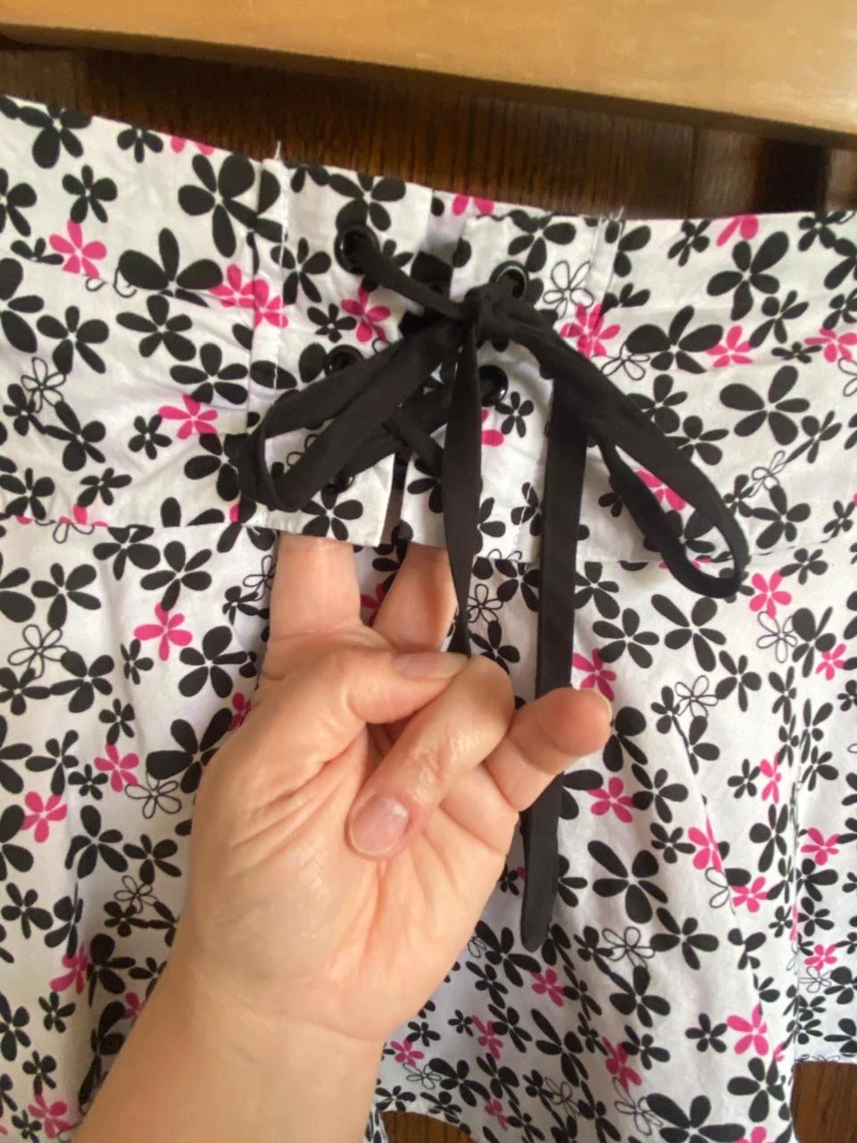 Minissaia evasé com estampa floral. Fishbone. Tamanho PP – photo 3